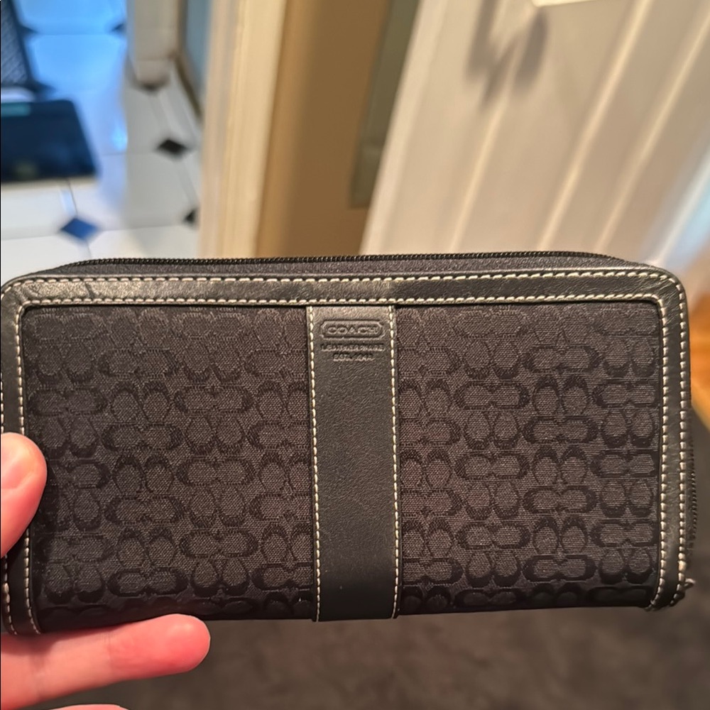 Coach Signature Black Zip Wallet